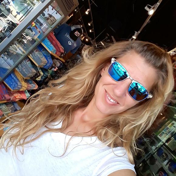 Meet your Posher, Kin - Picture 1 of 1